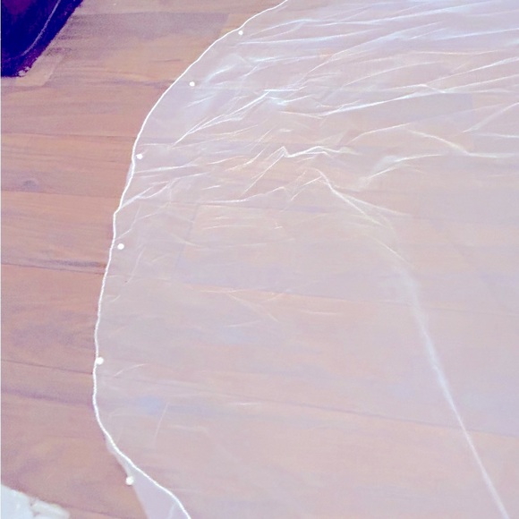 💕A Bridal Wedding Veil in white. Single Tier with Pearls on the edge. - Picture 6 of 8